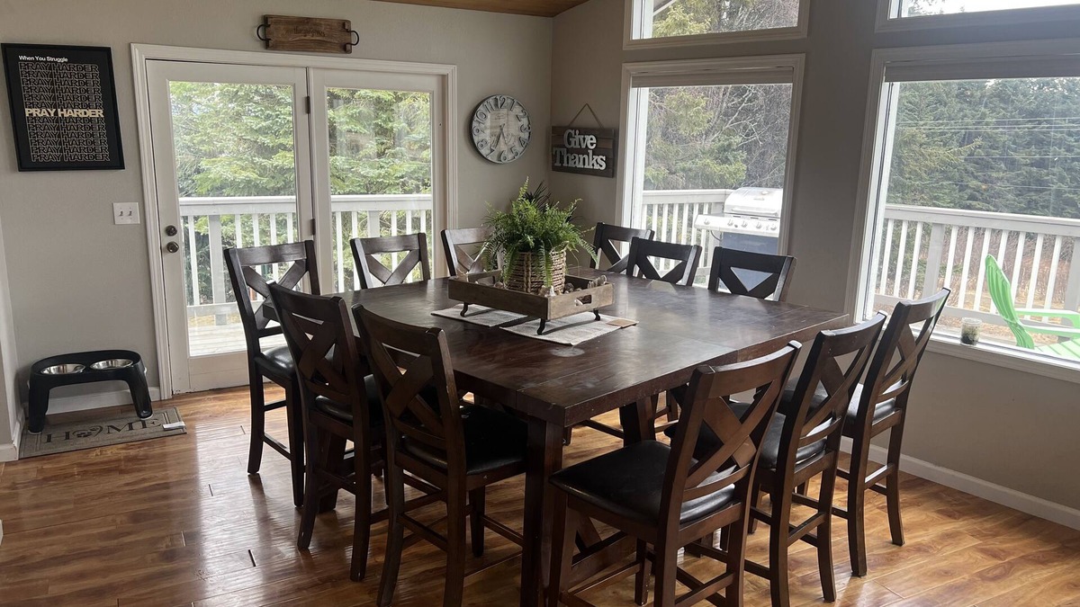 Homer House | Large multi family home in town with ocean and Mountain View’s