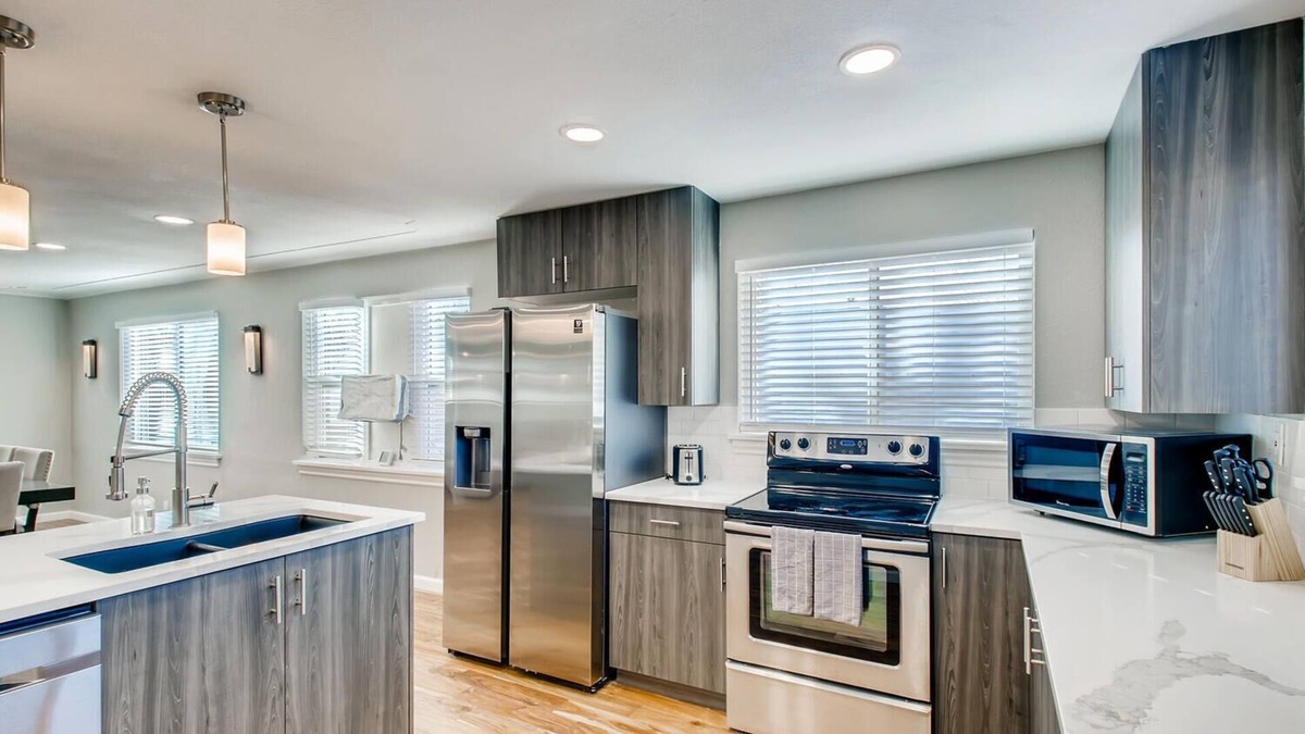 Bel Aire House | Large Newly Renovated 5 bedroom 2 bath Home