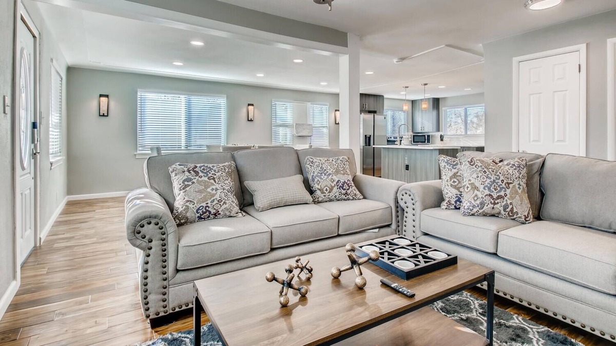 Bel Aire House | Large Newly Renovated 5 Bedroom/2 Bath Home