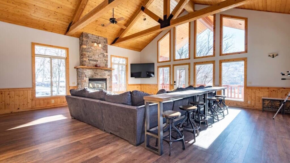 Eden Cabin | Large Nordic Valley Home w/ Private Hot Tub