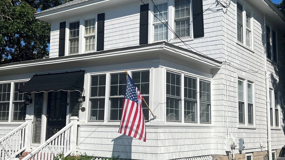 The Pines House | Large ocean block home. 5BR/Sleeps 12. Steps to the best beach. Pet friendly.