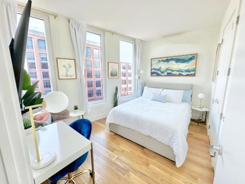 Greenpoint Apartment | Large One Bedroom - Massive Private Terrace - Luxury Building - Williamsburg - Greenpoint