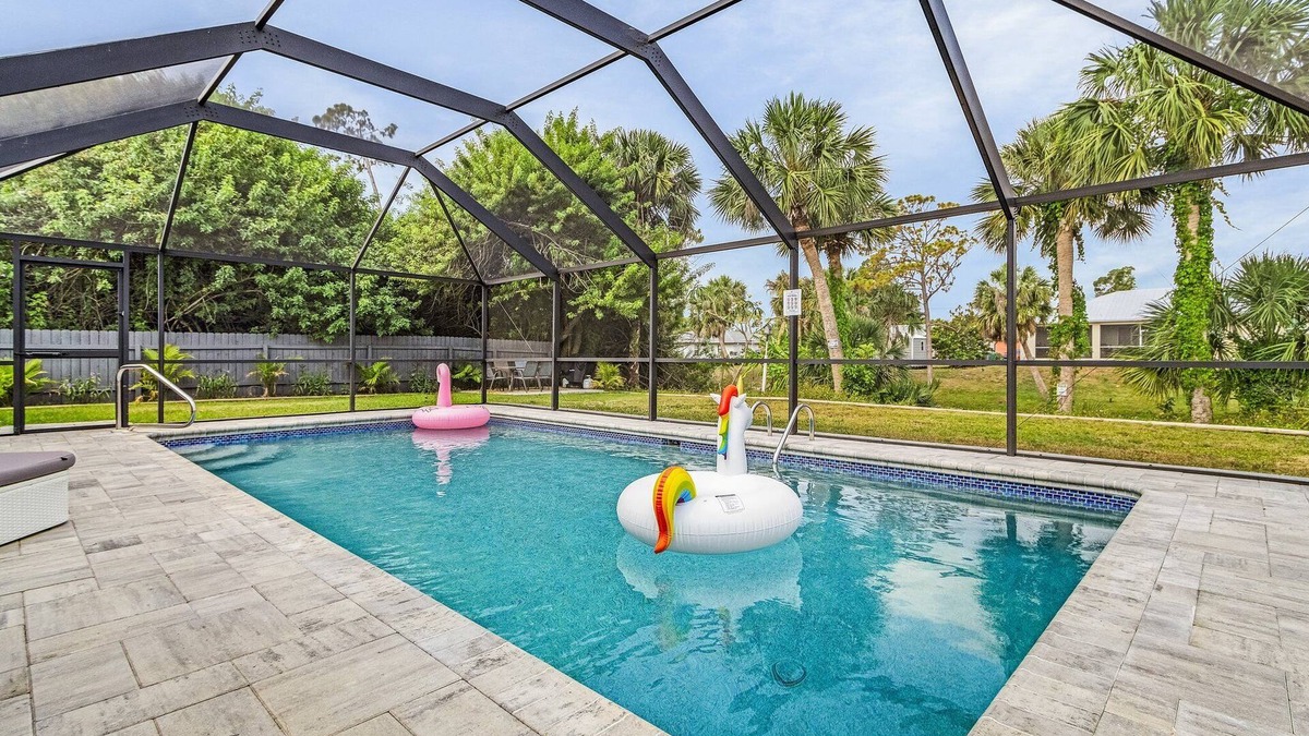 Port Charlotte House | Large Outdoor Living Space, Pool Table and Heated Pool - Oasis of Port Charlotte - Roelens