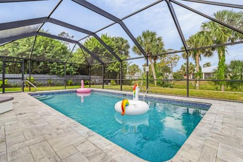 Port Charlotte House | Large Outdoor Living Space, Pool Table and Heated Pool - Oasis of Port Charlotte - Roelens