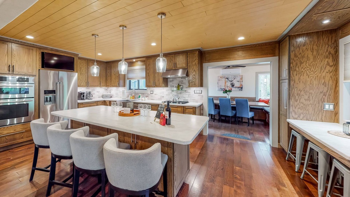 East Stroudsburg House | Large Penn Estates home with private hot tub, fireplace & pool table - dogs ok