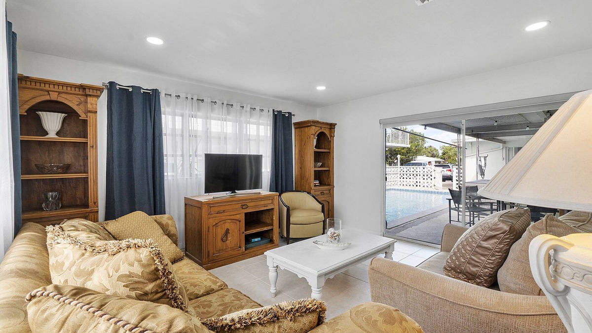 Cypress Point Apartment | Large Poolside 1 bedroom with laundry
