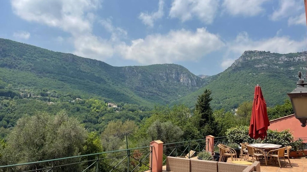 Tourrettes-sur-Loup Villa | Large Private Villa - Pool, Tennis, New Aircon, w/8 bedrooms