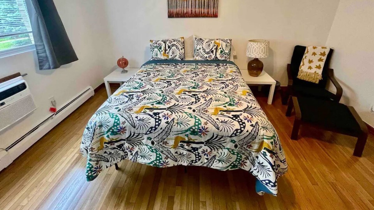 Park Ridge Apartment | Large private 2 bedroom apartment North of CHICAGO