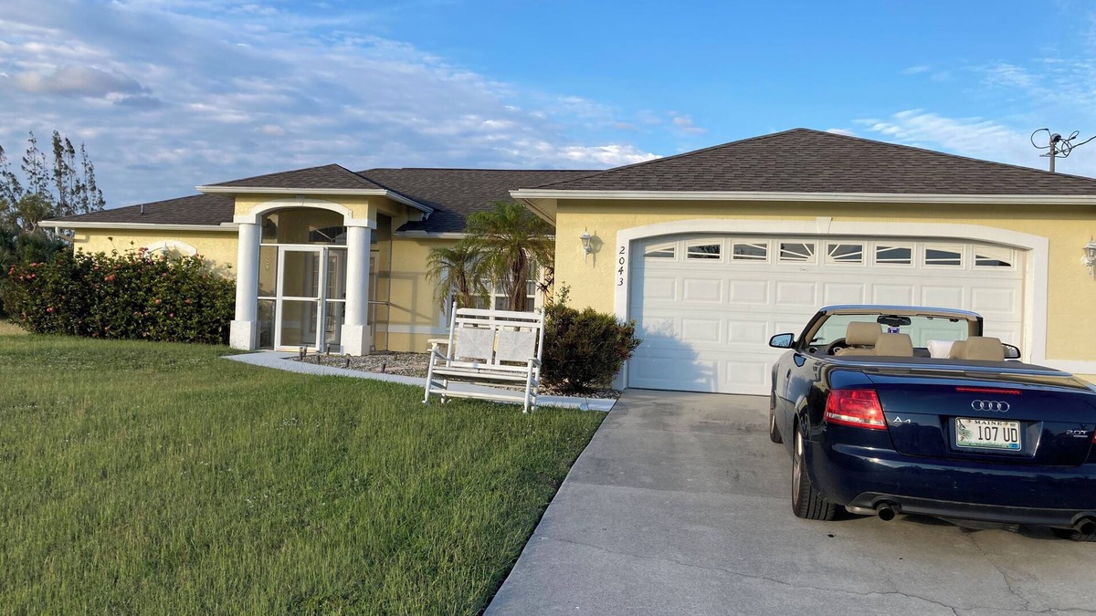 Diplomat House | Large, Private Home on Fresh Water Canal with Heated Pool