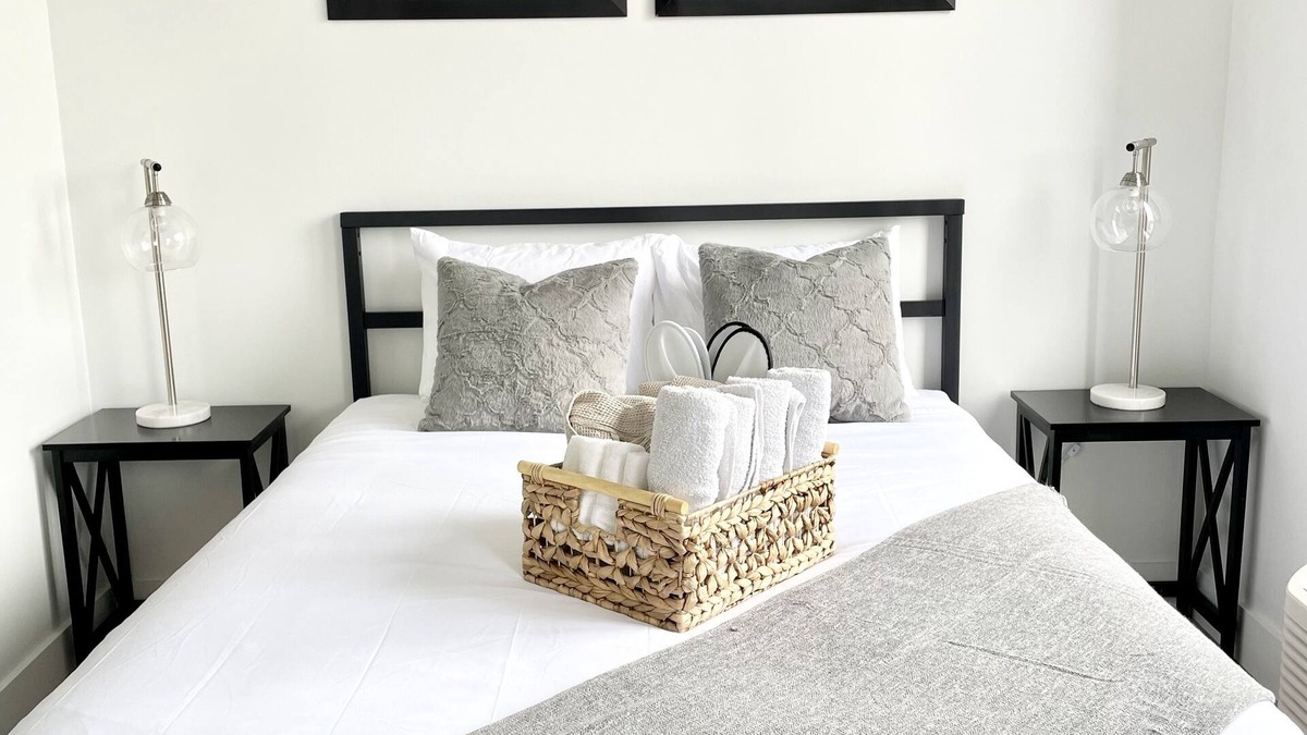 Elizabeth Apartment | Large Queen Studio-mins to NYC, EWR,PRU,NJPAC,Dwntwn Newark, MetLife