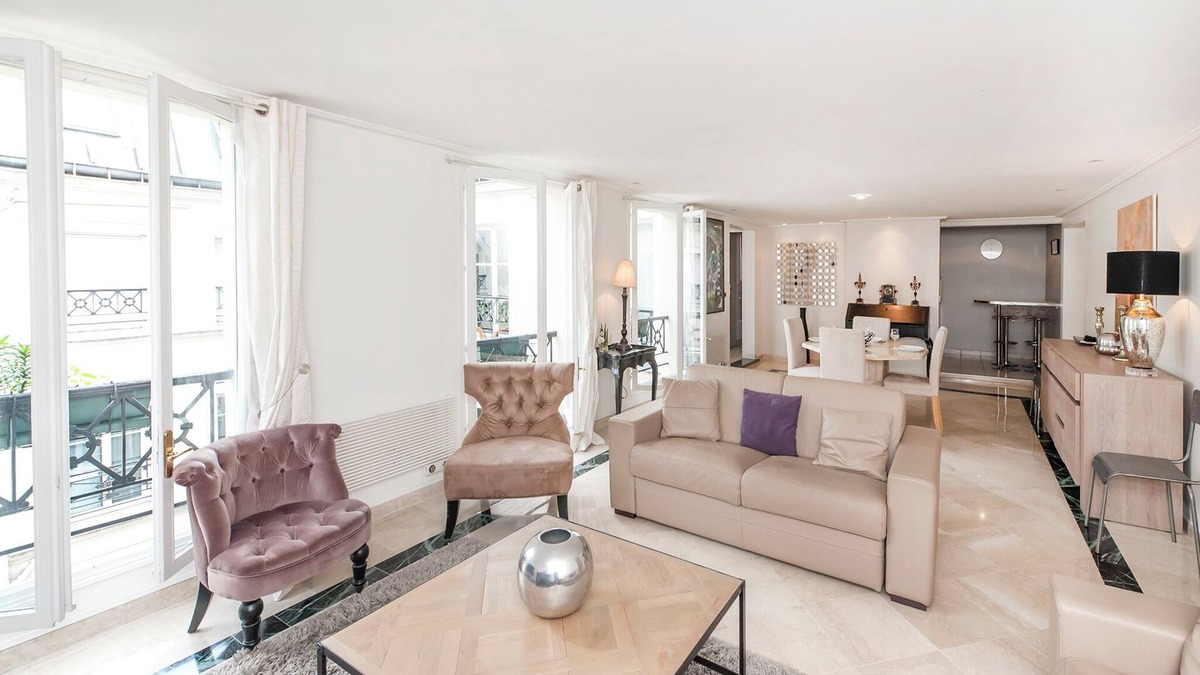 8th Arrondissement Apartment | Large & quiet 2 BD 2 BTH, elevator, in Madeleine near the Opera, insurance incl.