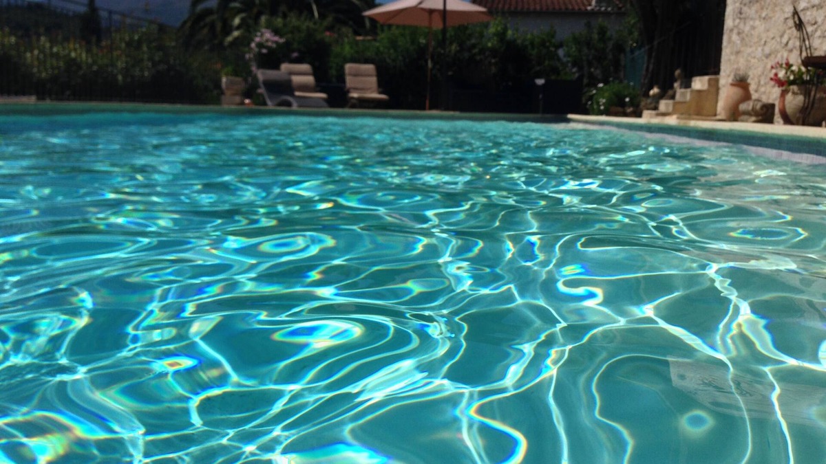 Vence House | Large salted swimming pool heated from May to September for 4 people