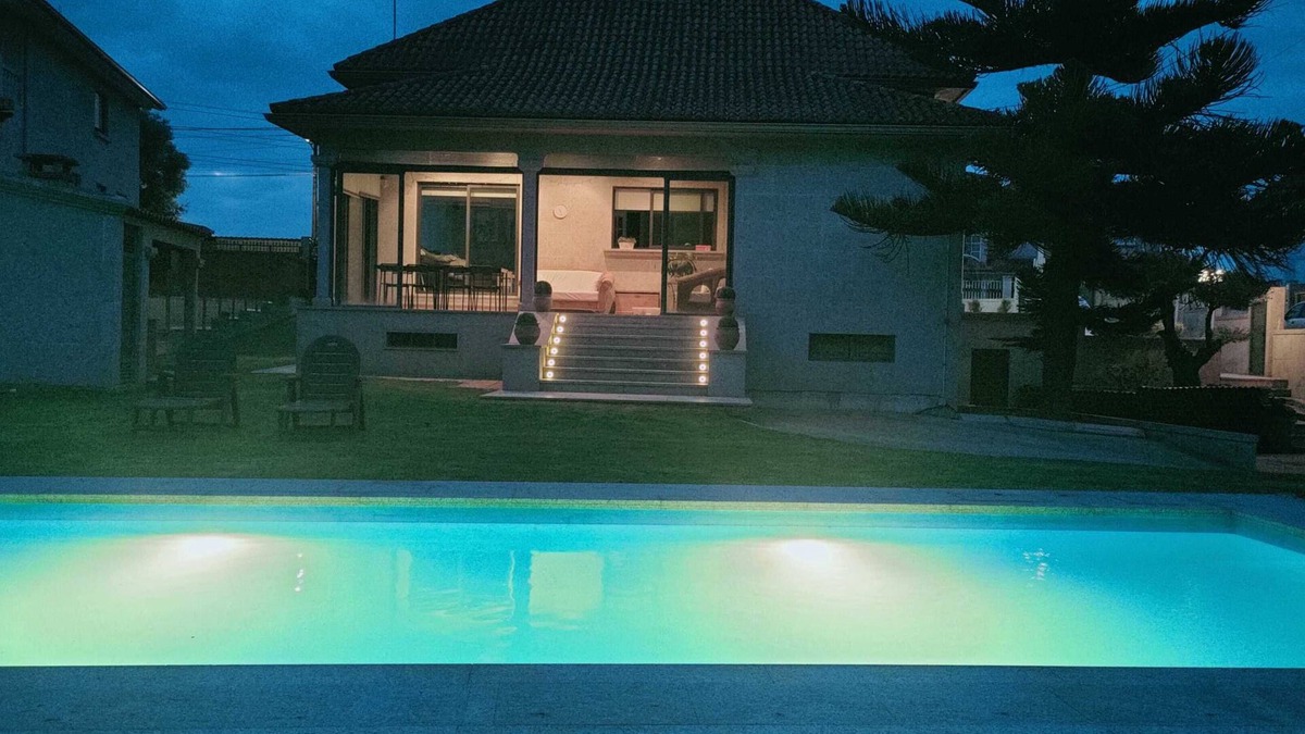Vigo House | Large semi-detached house with pool in Vigo. Beach at 9min