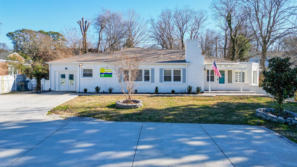 Columbia House | Large space to enjoy including finished basement