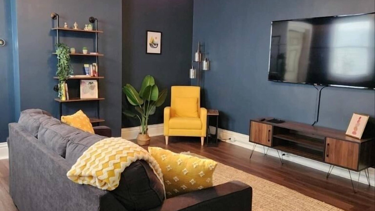 Shelby Park House | Large space!