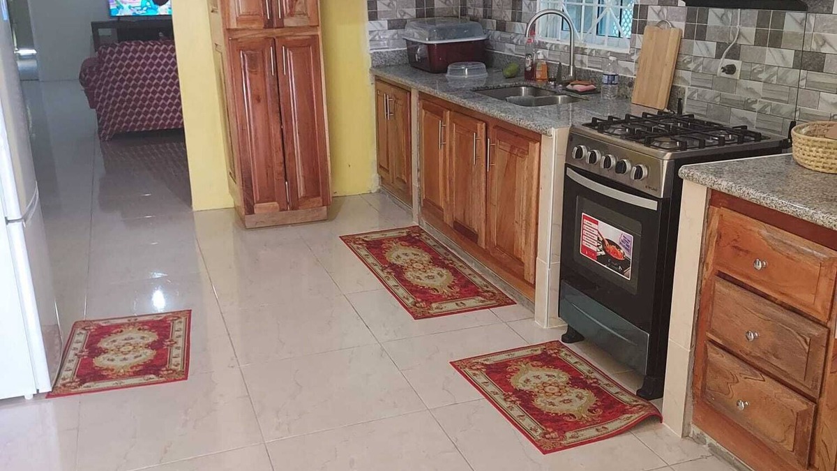 May Pen House | Large spacious 2 bedroom 2 bathroom, secure garage family house.
