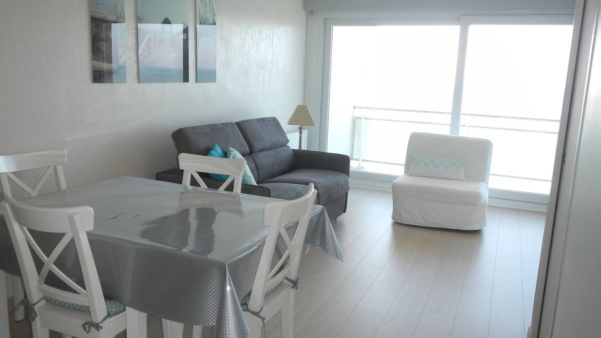 Hardelot-Plage Apartment | Large studio for rent facing the sea with beautiful panoramic views.