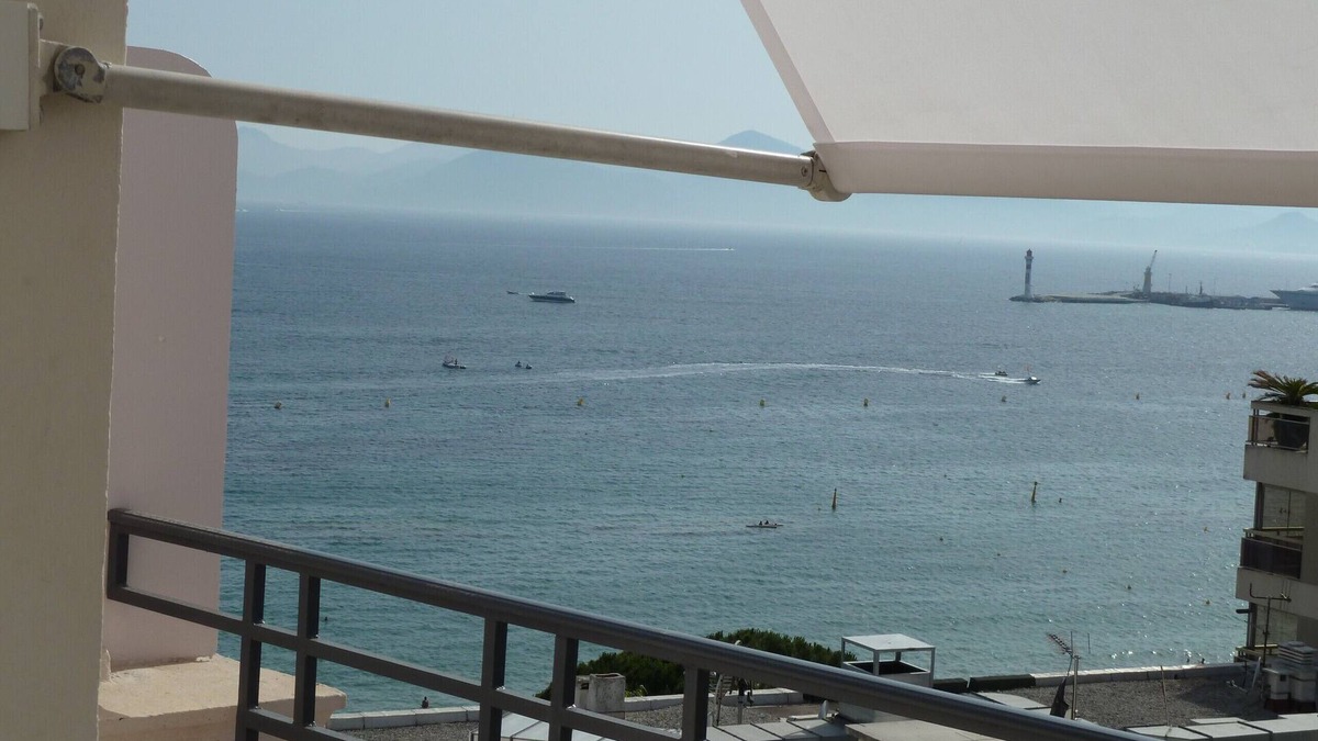 Cannes City Centre Apartment | Large Studio 31m2 Cannes Croisette