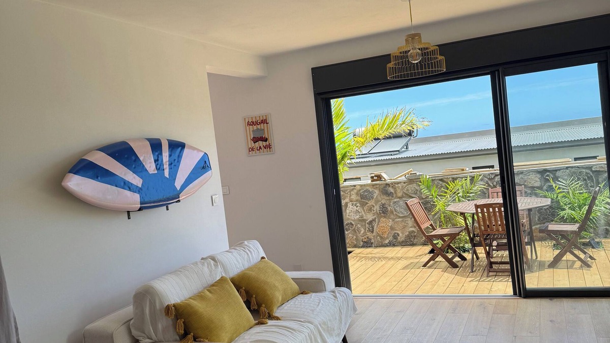 L'Etang-Sale House | Large studio in Etang-Salé, quiet location with sea view!