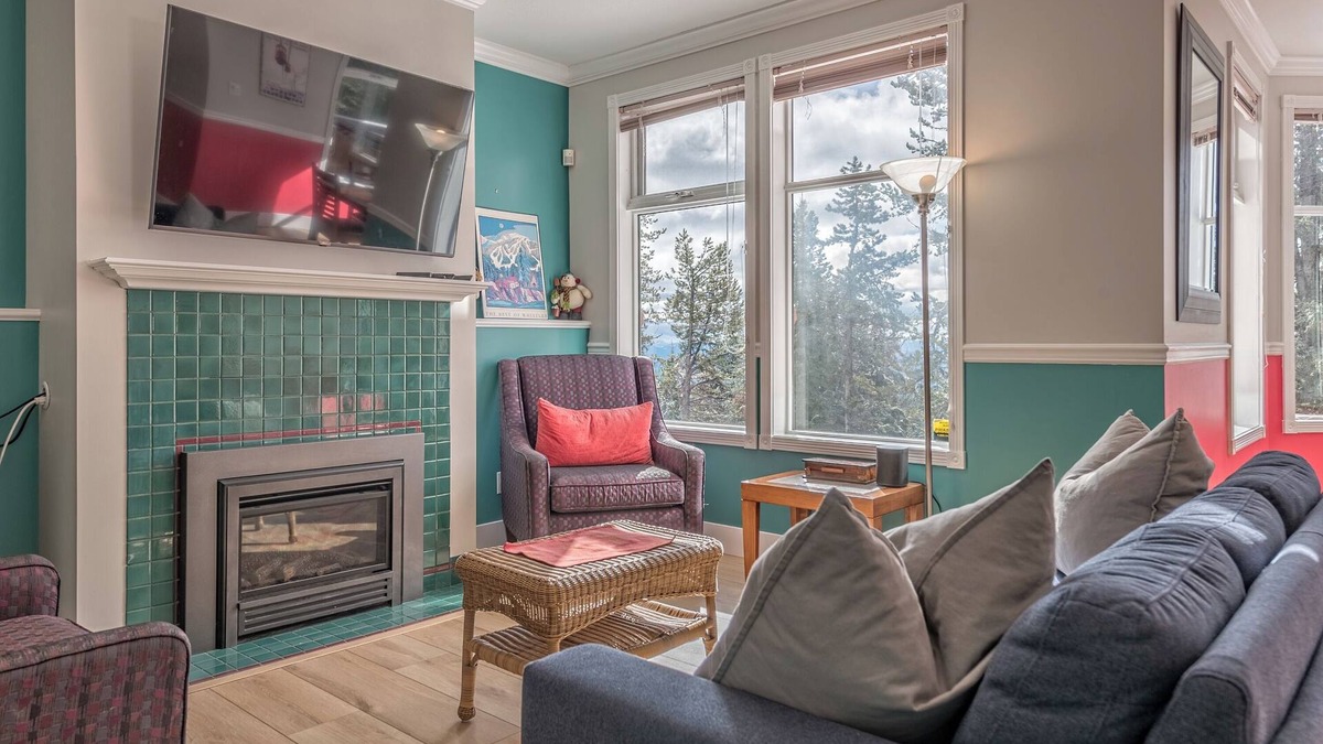 Silver Star Mountain Apartment | Large suite on the Knoll in a cul-de-sac w/a private hot tub and pet friendly!