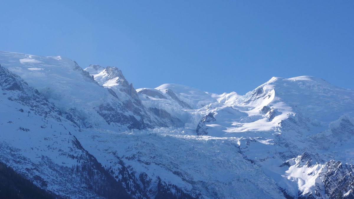 Chamonix City Centre Apartment | Large, sunny apartment, quiet location, close to all amenities, direct view of Mont Blanc