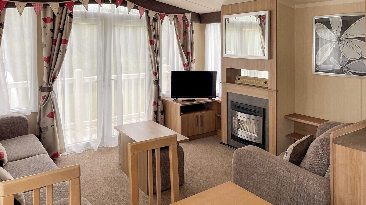 Mynachlogddu House | Large, supreme 12ft-wide caravan with one double with en suite W.