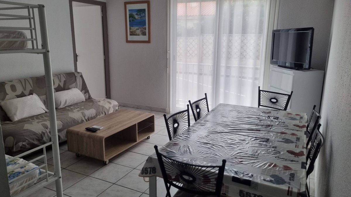 Saint-Cyprien Plage Apartment | LARGE T2, 40m², Beachfront, central beach, WIFI, air conditioning