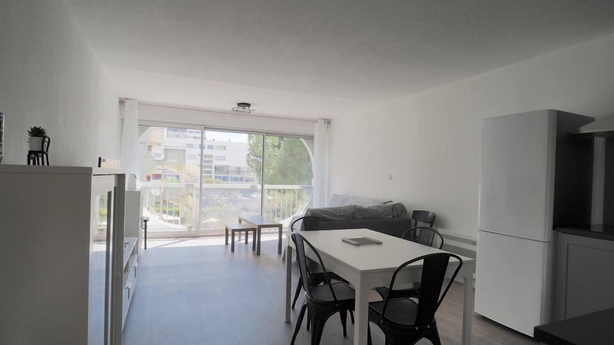 La Grande-Motte Apartment | Large T3 in city center with WIFI, private parking