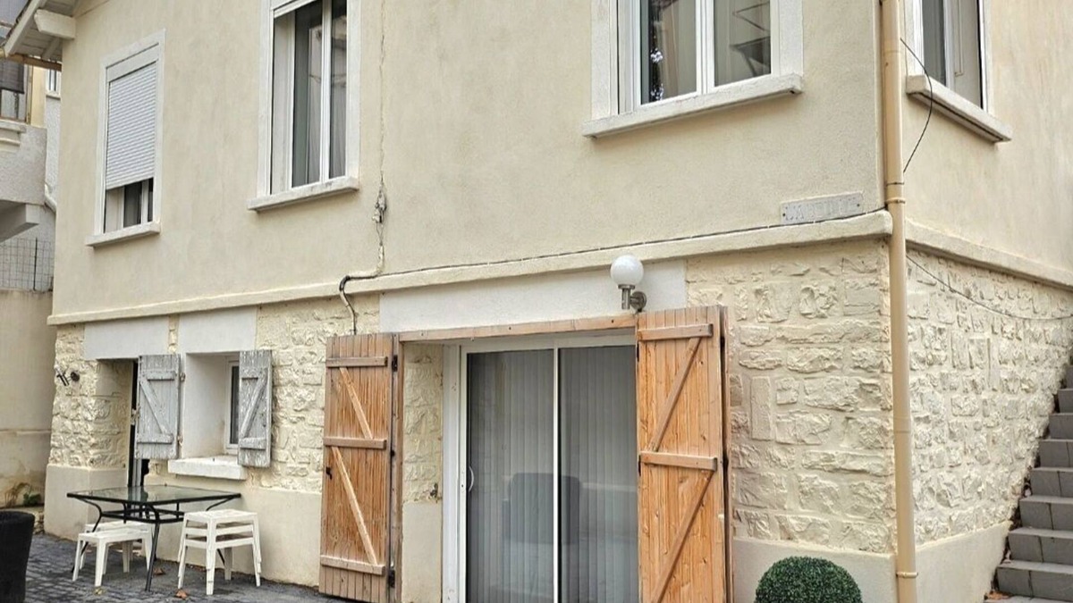 Saint-Eloi Apartment | Large T5 near town center with terrace and private pool