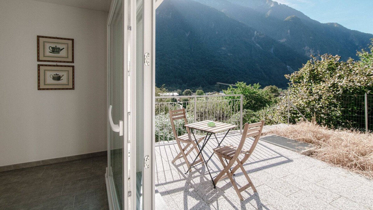 Lostallo Apartment | Large three-room apartment surrounded by greenery (VALVERDE DELUXE)