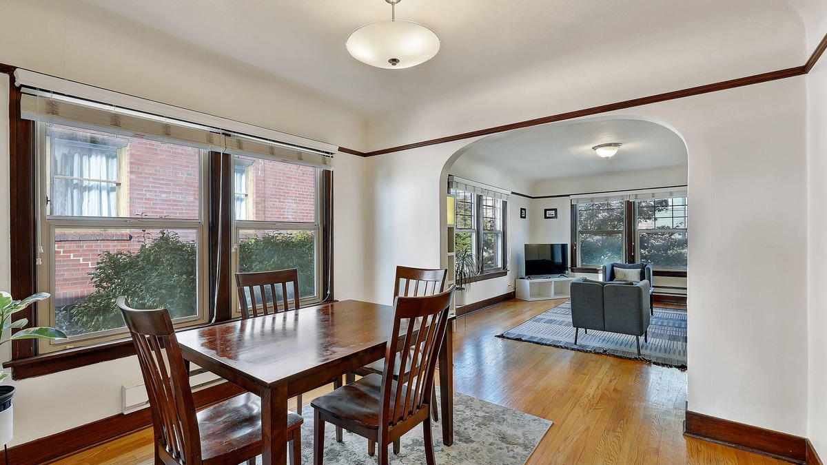 Broadway Apartment | Large top floor 1br/classic Capitol Hill building, central location