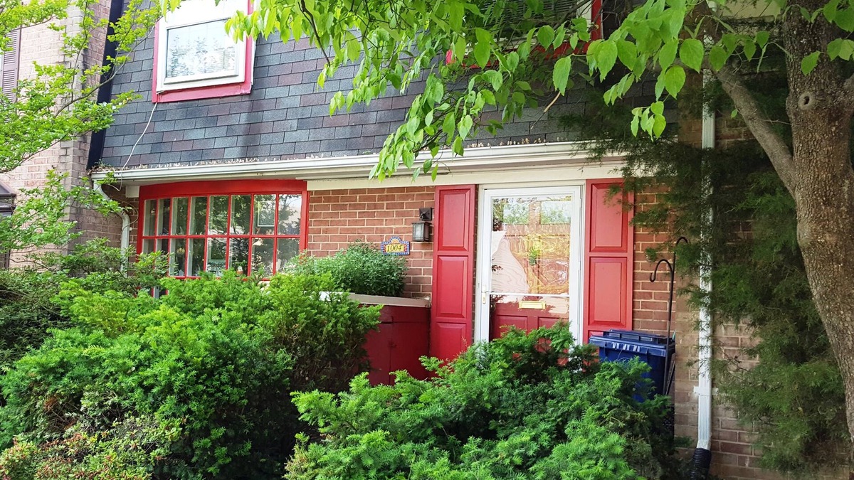 Seminary Hill House | Large Townhouse Convenient to D.C., Mark Center Building and Charming Old Town