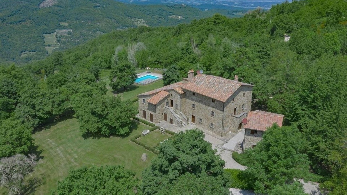 Monterchi Villa | Large Tuscan villa for 12 guests with AC, Private pool and beautiful views