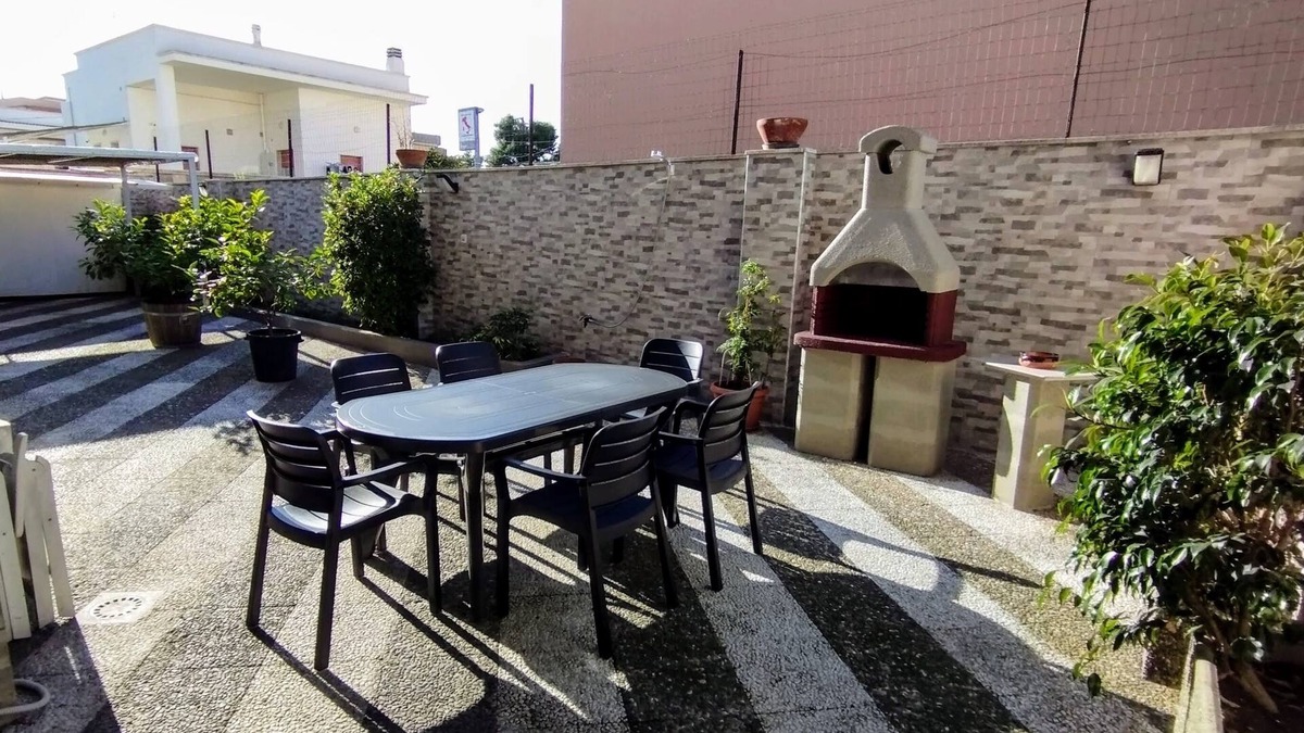 Lizzano Apartment | Large two-room apartment with garden and outdoor barbecue 7km from the sea