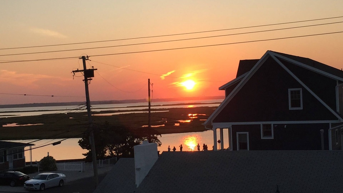 Dover Beaches North House | Large Newer Home 3min walk to bay bch,10 min ocean. Water Views Open concept f/p