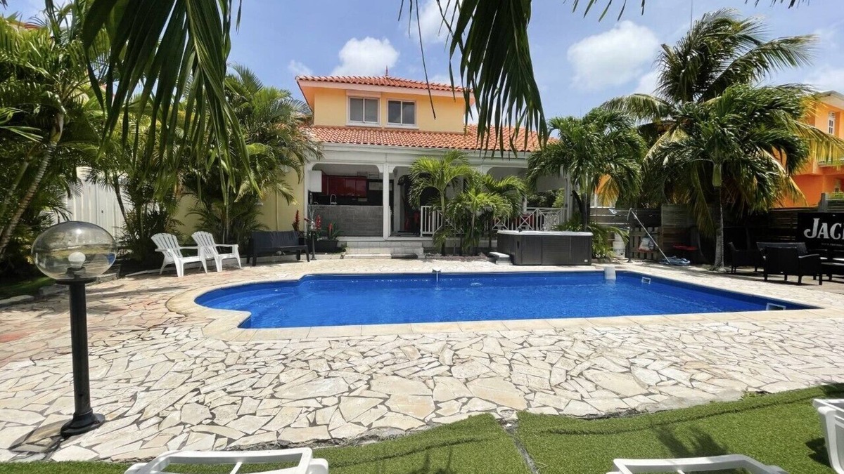 Sainte-Anne Villa | Large villa close to the beach with large private pool, spa and billiards table