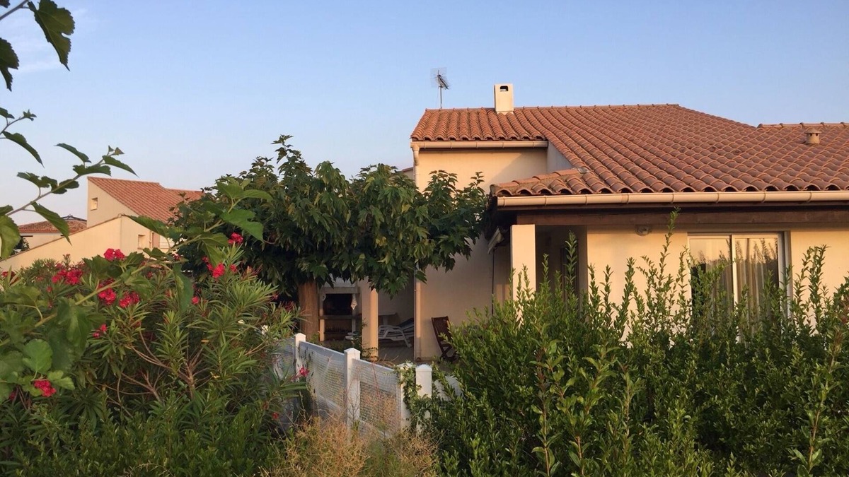 Le Grau-Du-Roi Villa | Large Villa - courtyard and terraces overlooking Lake Salonika