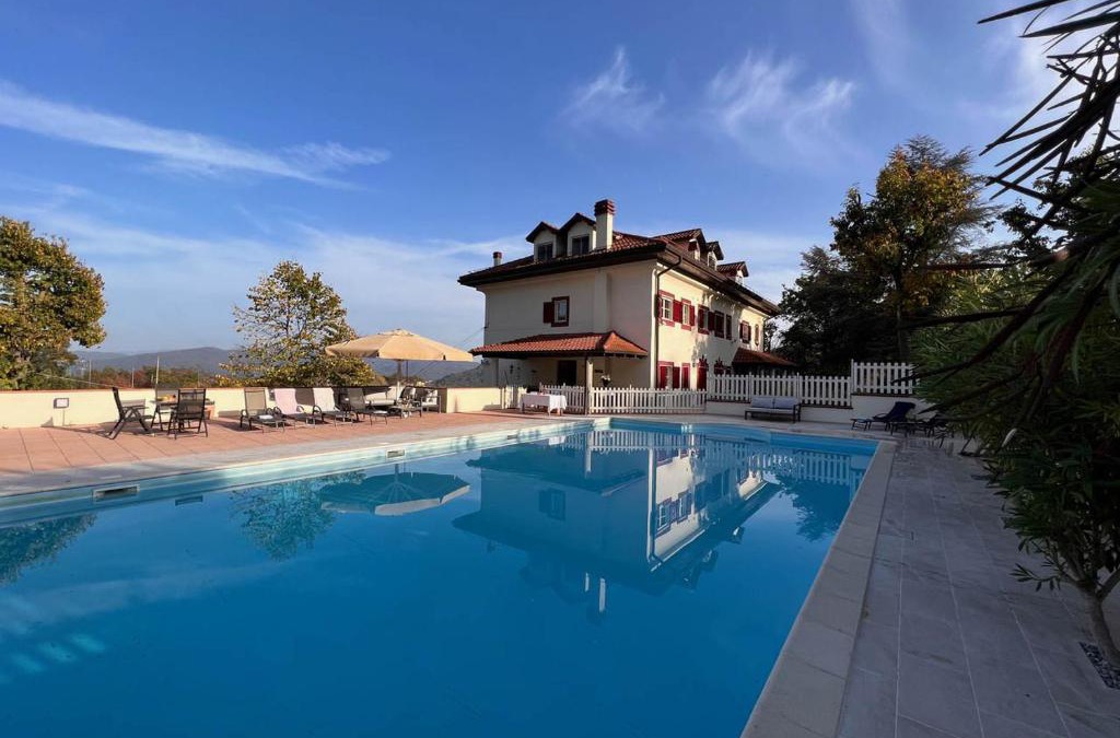 Cairo Montenotte Villa | Large villa for 20 guests on large estate with private pool and tennis court Big conference room with facilities VILLAITALY EU