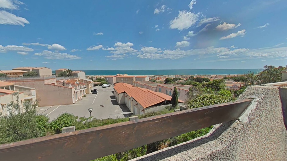Saint-Pierre-la-Mer House | Large villa close to the sea