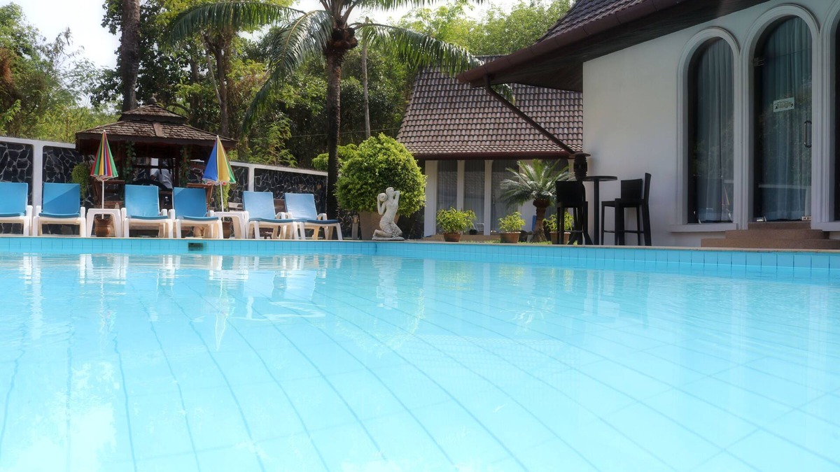 Chalong Villa | Large villa incl. pool, breakfast, maids, electricity & chef! Perfect for groups
