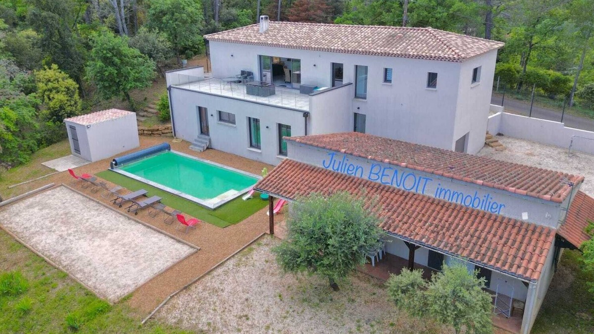 Carsan Villa | Large villa on a quiet hill with swimming pool