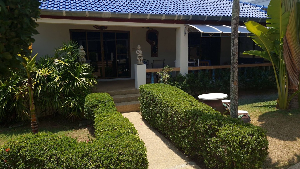 Rawai Villa | LARGE VILLA SWIMMING POOLS TROPICAL GARDEN SEA GOLF RELAXATION 6/12 ADULTS
