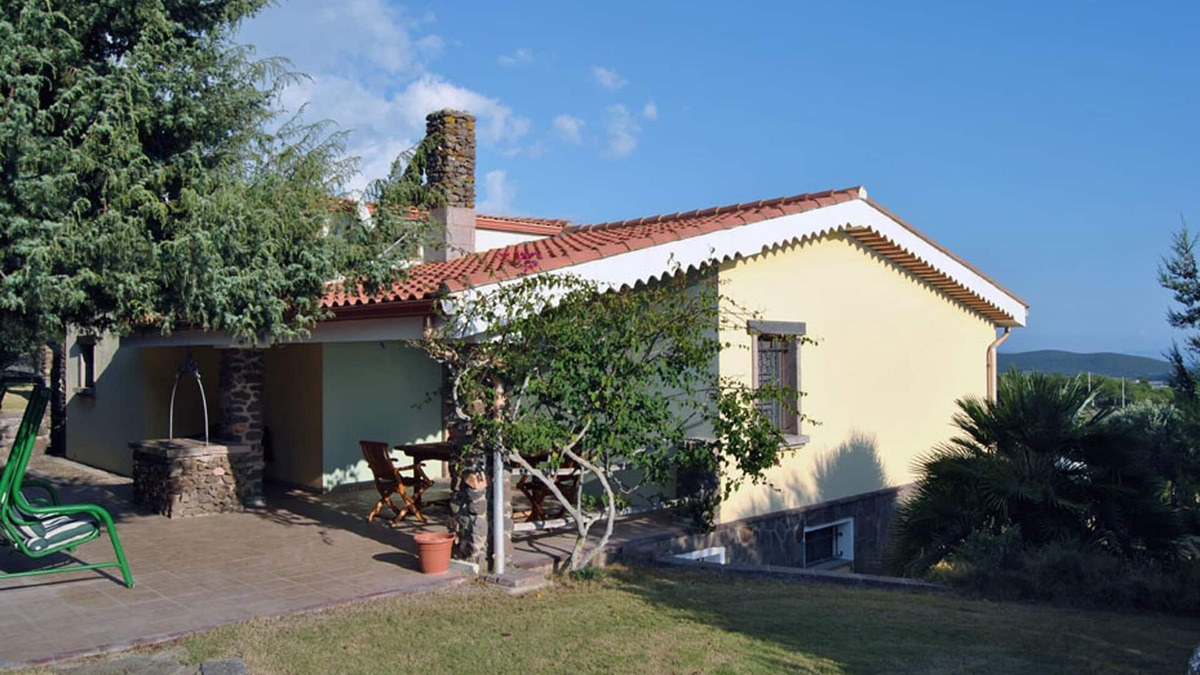 Sant'Antioco Villa | LARGE VILLA with 3 apartments and tennis court, 14 people 2 km from the sea