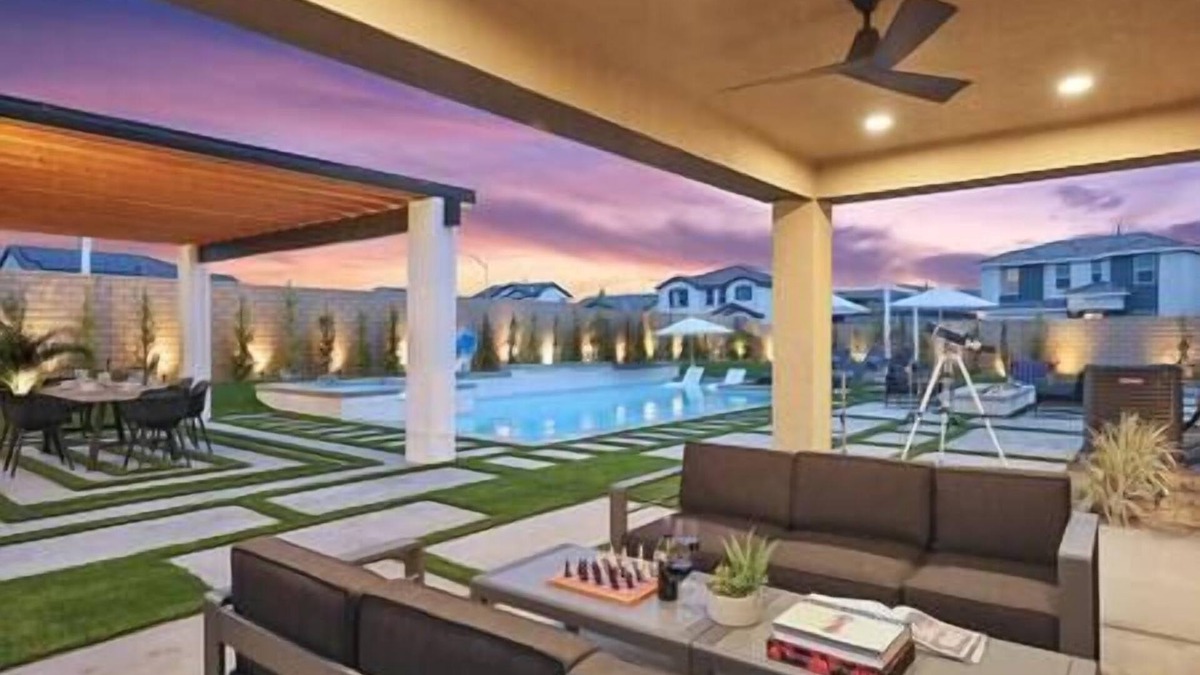 Terra Lago House | Large villa with a large backyard, game room, putting green, beautiful, high end