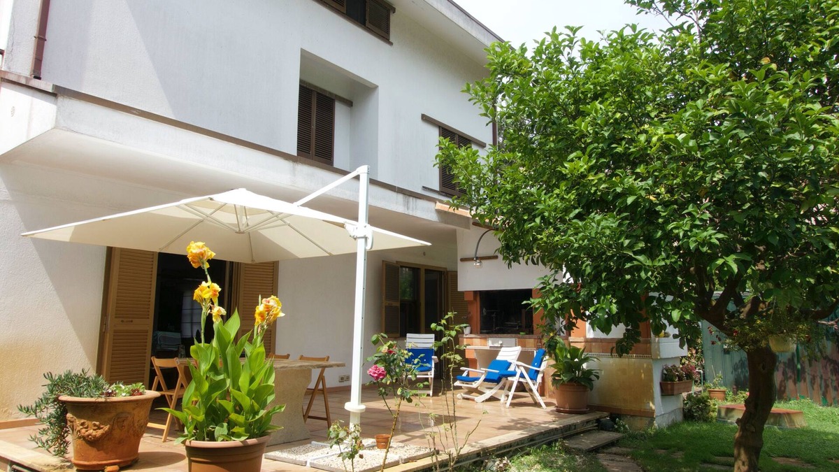 Fregenae Villa | Large villa with bbq 300mt from the beach and 40 min from Rome