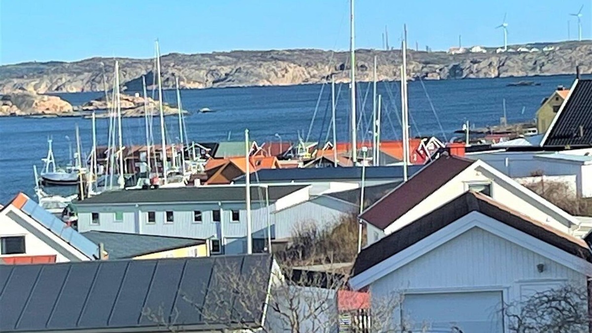 Kungshamn Villa | Large villa with wonderful sea view in cozy Fisketången Kungsham