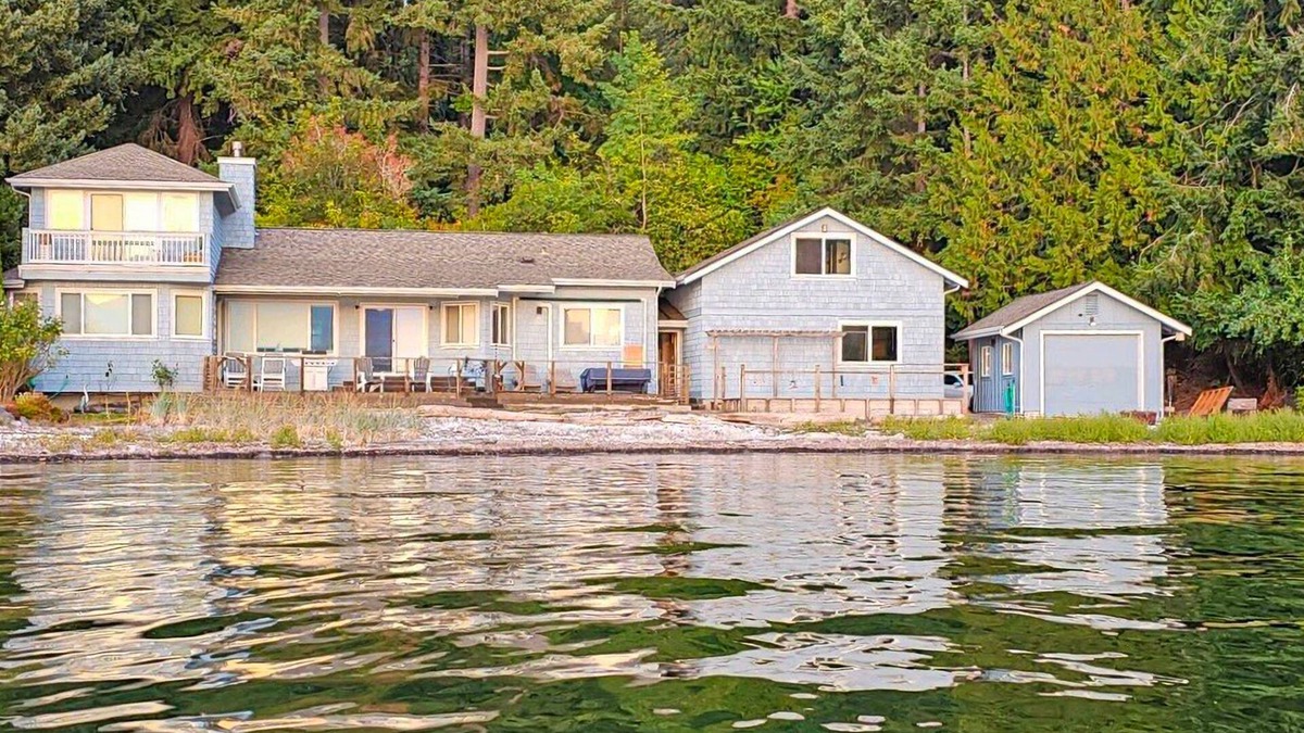 Seabeck House | Large waterfront beach house with hot tub, game room, & private beach access