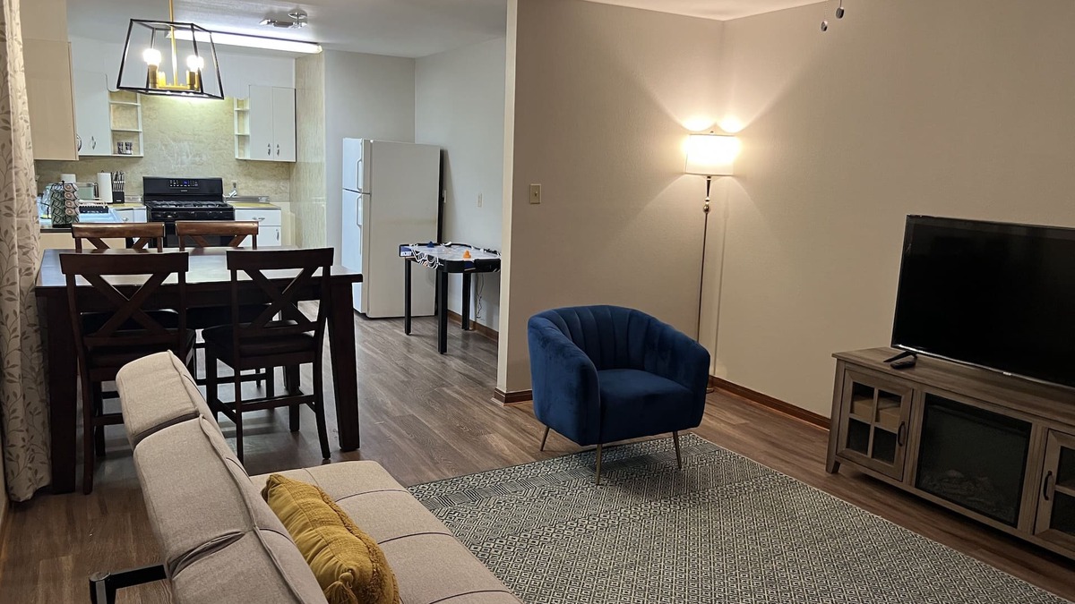 Woodlawn Lake House | Large Woodlawn Lake 1BR within walking distance to lake