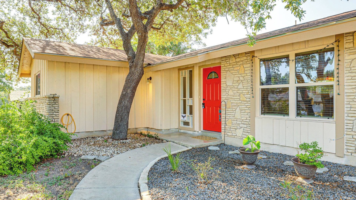 Medical Center District House | Large Yard: Home 9 Mi to San Antonio River Walk