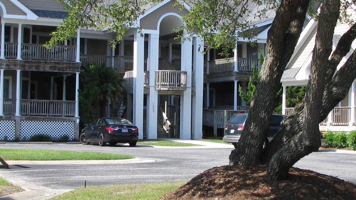 Corolla Light Resort | Larger first floor Mirage Condo, Take a Look! Pet Friendly too. Sat to Sat